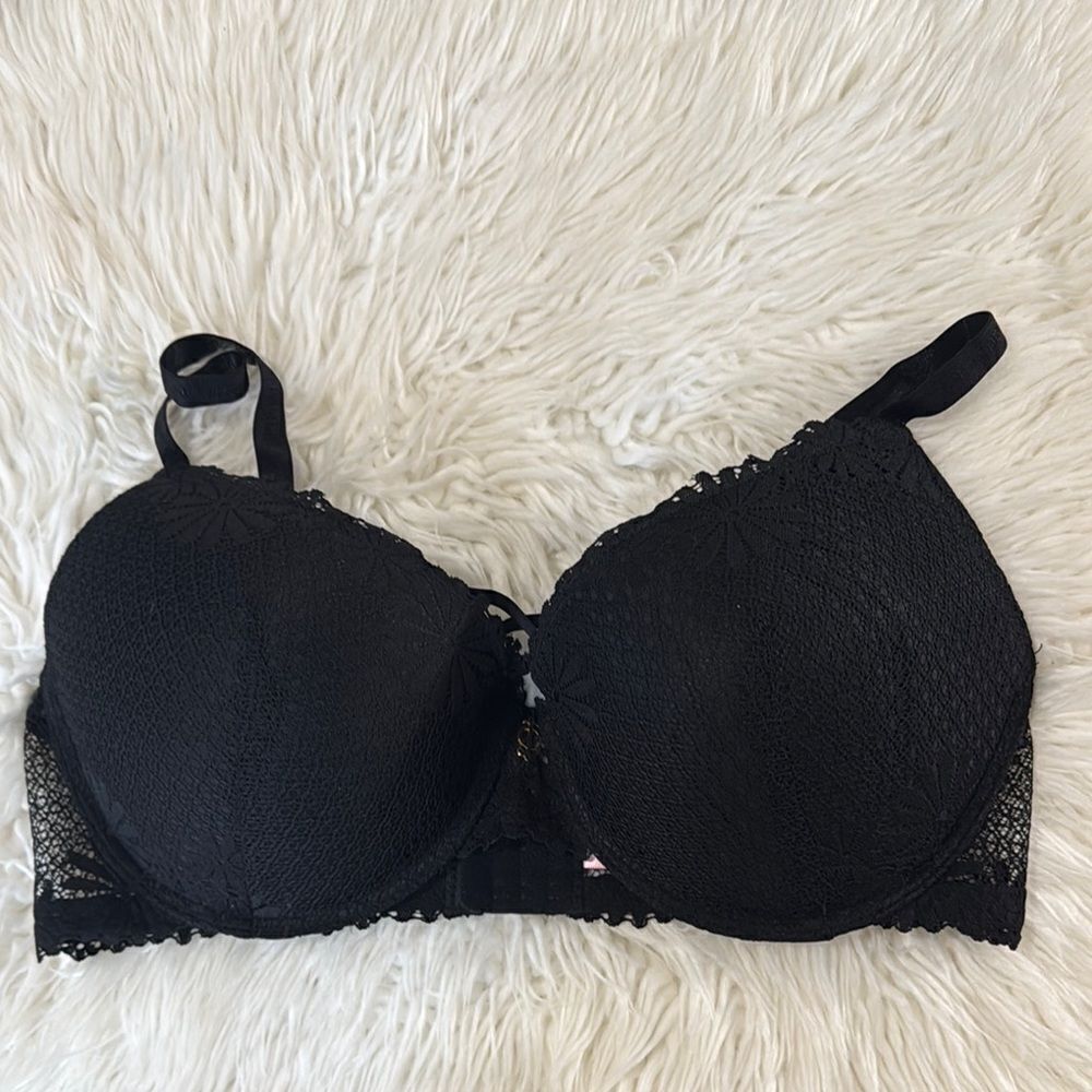 Juicy Couture Elegant Black Lace Bra Size 38DD NWOT